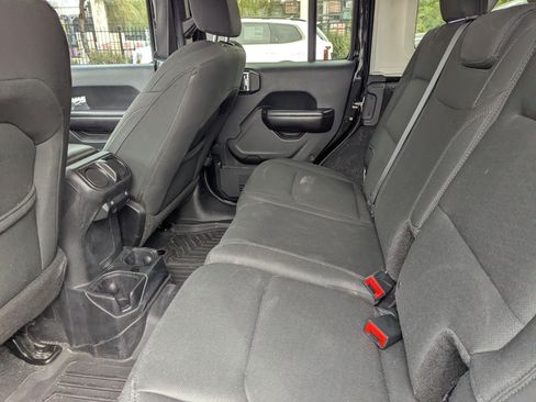Used 2018 Jeep Wrangler Unlimited Sport S image 13
