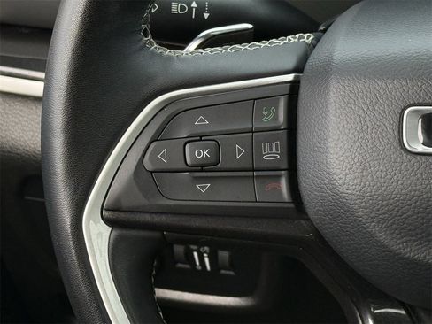 Used 2022 Jeep Grand Cherokee L Laredo image 13