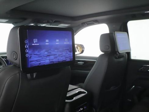 Used 2025 Chevrolet Suburban High Country AWD/4WD image 32