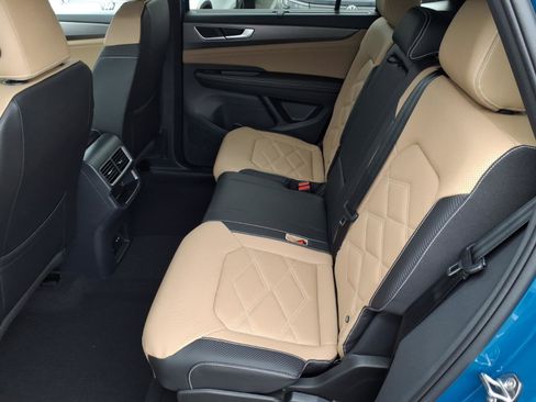 New 2026 Volkswagen Atlas Cross Sport SE image 15