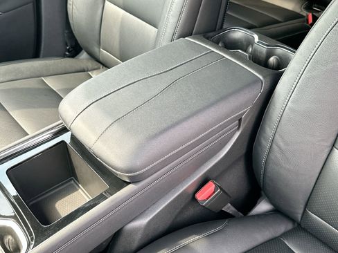 Used 2025 Chevrolet Traverse LT image 21