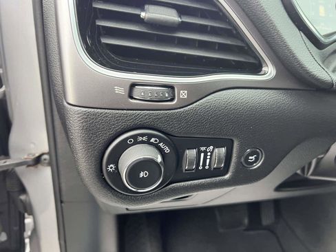 Used 2019 Jeep Cherokee Limited image 21