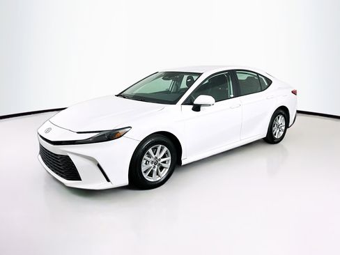 Used 2025 Toyota Camry LE FWD image 3