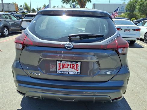 New 2025 Nissan Kicks Play S image 4