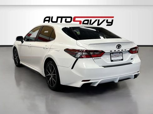 Used 2022 Toyota Camry SE w/ Convenience Package FWD image 5
