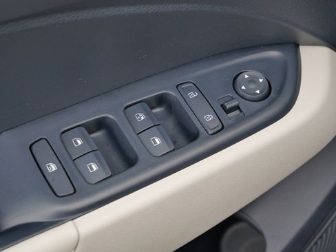 Used 2023 Hyundai Venue Limited w/ Cargo Package image 19