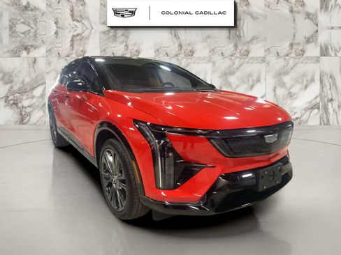 Certified 2025 Cadillac Optiq Sport 2 AWD/4WD image 7