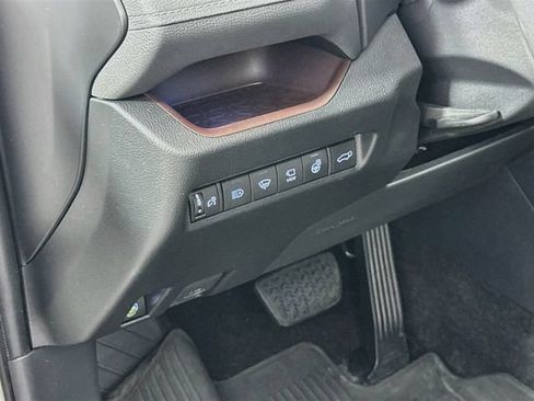 Used 2020 Toyota RAV4 Limited AWD/4WD image 13