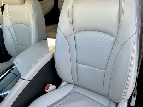 Used 2020 Buick Enclave Essence image 37