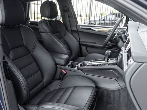 Certified 2026 Porsche Macan AWD/4WD image 41