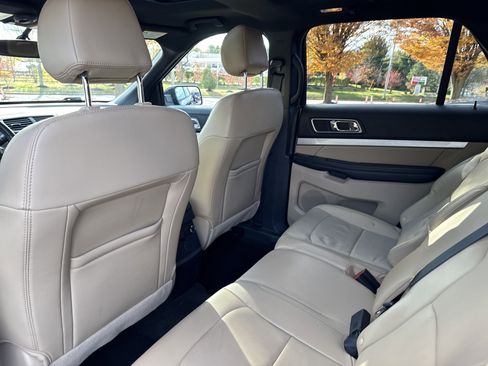 Used 2017 Ford Explorer XLT w/ Equipment Group 202A image 13