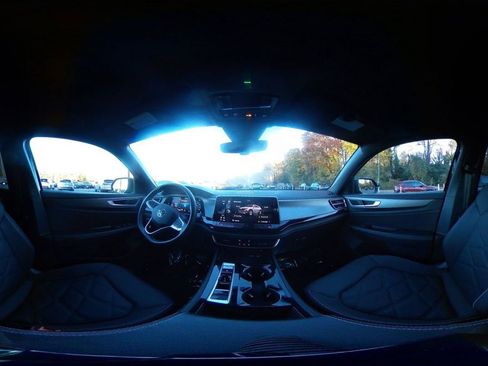 Used 2025 Volkswagen Atlas Cross Sport SE image 38