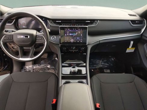 New 2025 Jeep Grand Cherokee L Laredo w/ Luxury Tech Group I RWD image 18