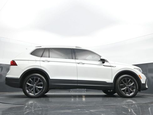 Used 2023 Volkswagen Tiguan SE w/ Panoramic Sunroof Package FWD image 28