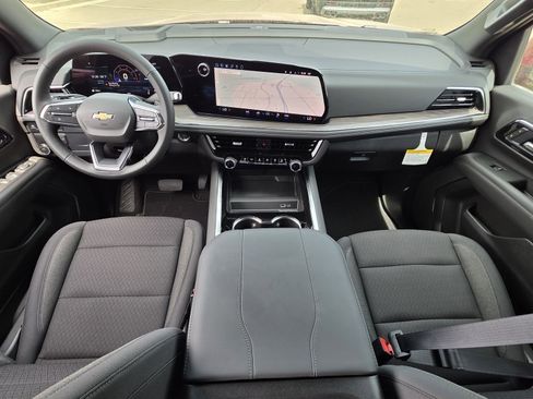 New 2026 Chevrolet Suburban LS image 7