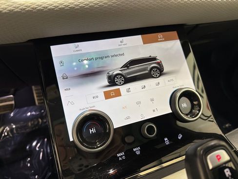 Used 2022 Land Rover Range Rover Evoque R-Dynamic S AWD/4WD image 17