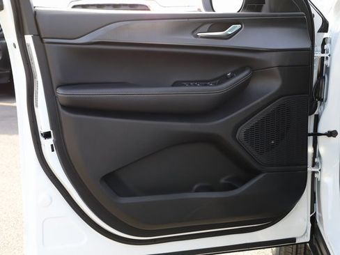 New 2025 Jeep Grand Cherokee L Laredo image 14