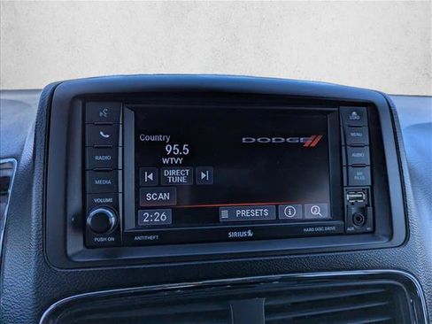 Used 2018 Dodge Grand Caravan SE FWD image 16