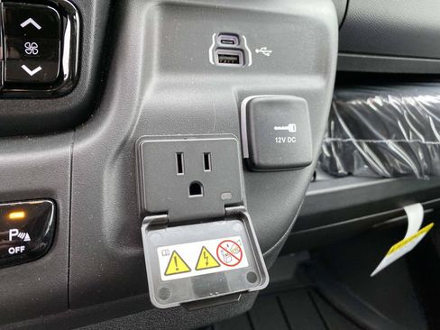 Used 2025 RAM ProMaster 3500 w/ Quick Order Package 22H SLT+ FWD image 32