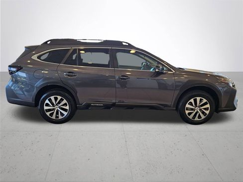 Used 2024 Subaru Outback Premium AWD/4WD image 6