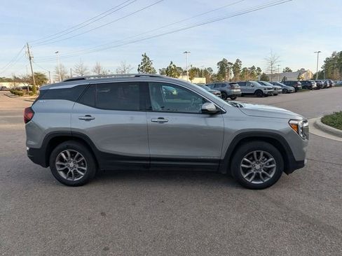 Used 2024 GMC Terrain SLT image 2