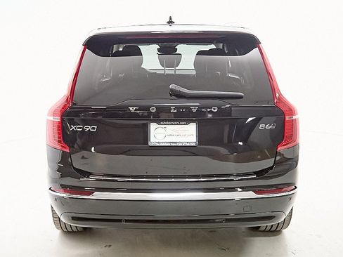 Used 2024 Volvo XC90 B6 Ultimate w/ Protection Package Premier image 8