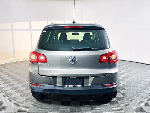 Used 2010 Volkswagen Tiguan S FWD image 4