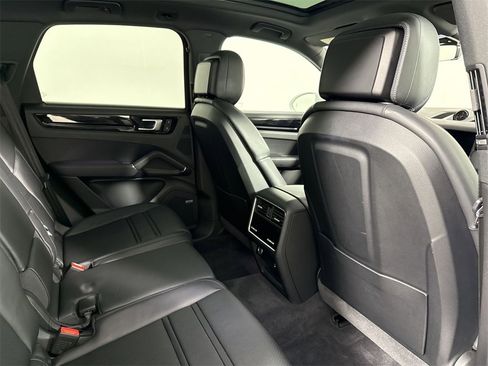 Certified 2022 Porsche Cayenne w/ Premium Package Plus image 22