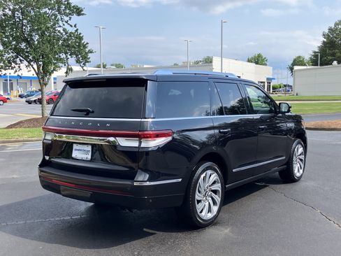 Used 2024 Lincoln Navigator Reserve AWD/4WD image 10