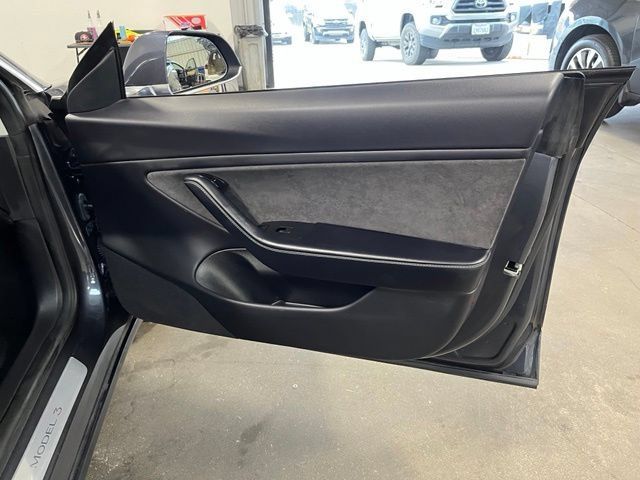 Used 2018 Tesla Model 3 Long Range RWD image 13