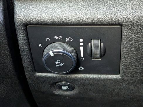 Used 2018 Jeep Grand Cherokee Limited image 24