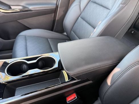 Used 2025 Chevrolet Equinox LT w/ Convenience Package II image 24