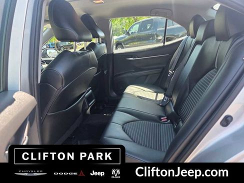 Used 2020 Toyota Camry SE w/ Cold Weather Package AWD/4WD image 13