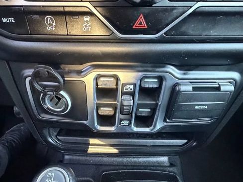Used 2021 Jeep Wrangler Unlimited Sport AWD/4WD image 29