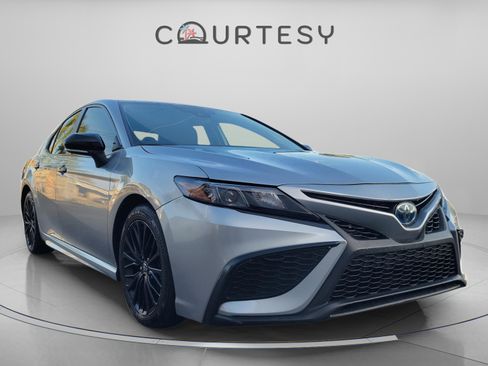 Used 2022 Toyota Camry SE w/ Convenience Package image 6