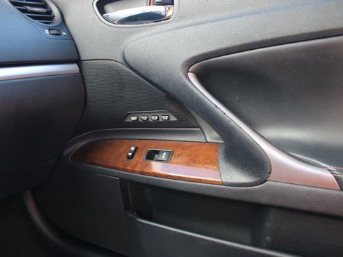 Used 2011 Lexus IS 350C w/ Luxury Pkg image 34
