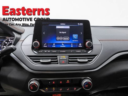 Used 2022 Nissan Altima 2.5 SR image 12