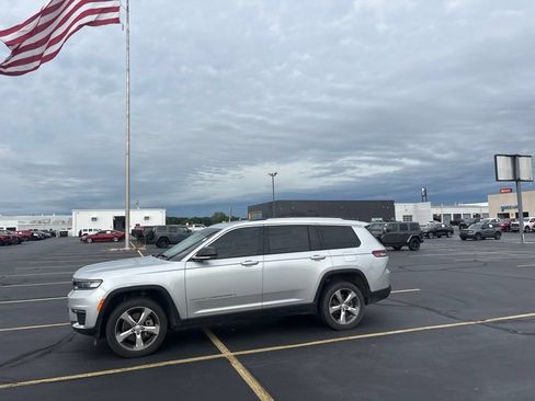 Used 2021 Jeep Grand Cherokee L Limited w/ Trailer Tow Package AWD/4WD image 2