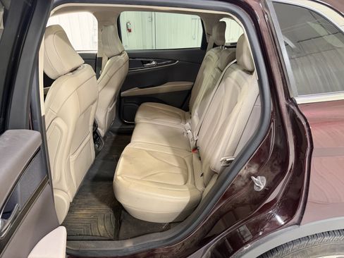 Used 2023 Lincoln Nautilus Reserve image 12