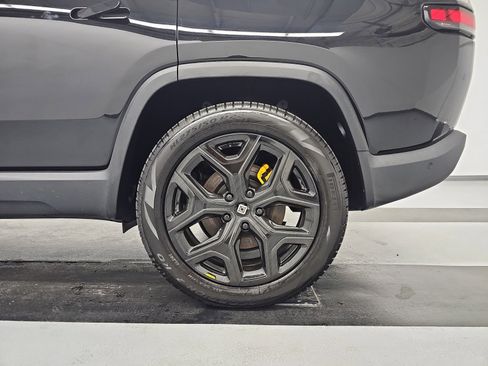 Used 2023 Rivian R1S Adventure image 10