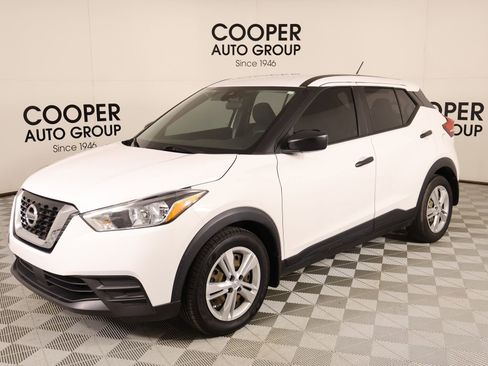 Used 2020 Nissan Kicks S image 9