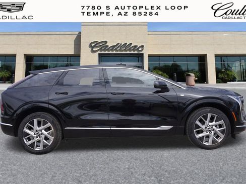 New 2025 Cadillac Optiq Luxury 2 image 2