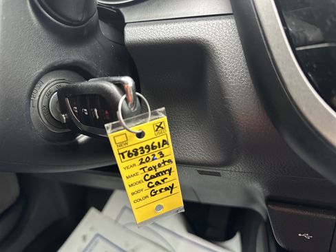 Used 2023 Toyota Camry SE image 12