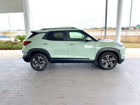 Used 2025 Chevrolet TrailBlazer LT w/ Convenience Package image 4