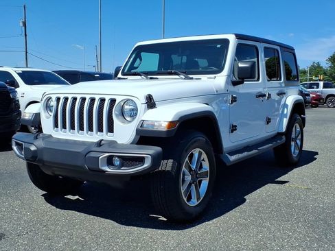 Used 2018 Jeep Wrangler Unlimited Sahara AWD/4WD image 3