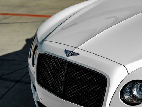 Used 2018 Bentley Flying Spur S V8 image 32