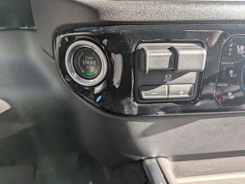 Used 2024 Chevrolet Silverado 2500 LTZ w/ LTZ Convenience Package image 19