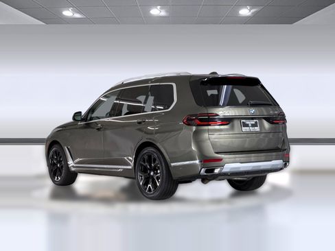 Used 2025 BMW X7 xDrive40i AWD/4WD image 3