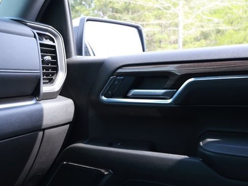 Used 2025 Chevrolet Silverado 1500 LT image 27