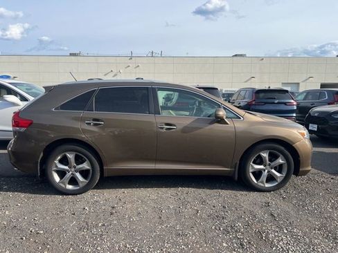 Used 2011 Toyota Venza AWD w/ Comfort Pkg image 9